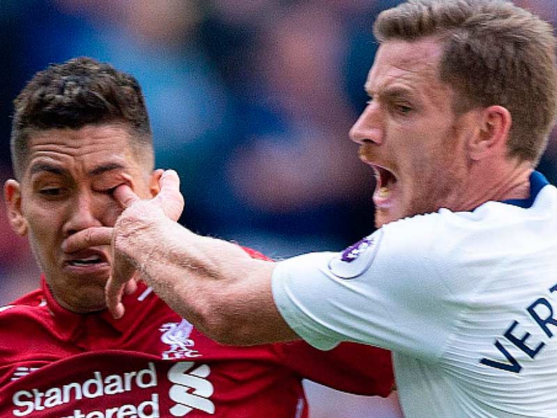 Roberto Firmino, lesión en el ojo